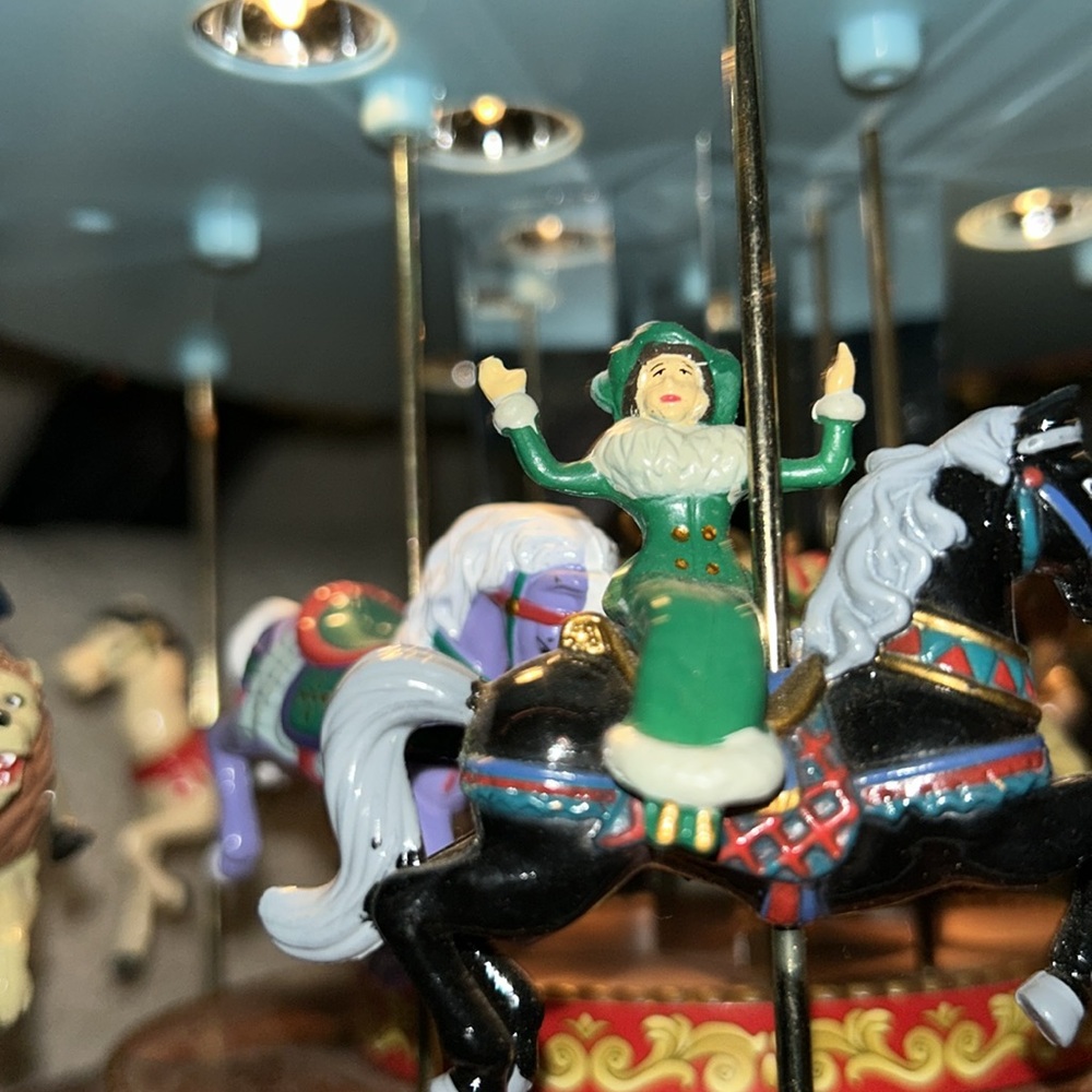 Moving Carousel Music Box🥳🥳❌❌ - Picture 4 of 8
